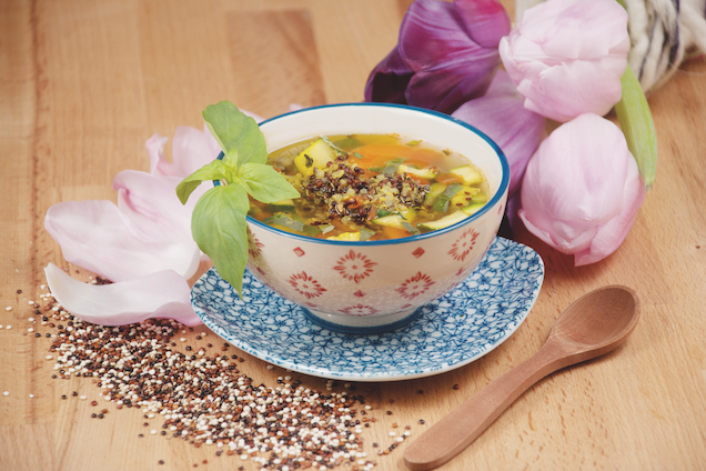 Ayurvedische Gemüsesuppe mit Quinoa und Thymian